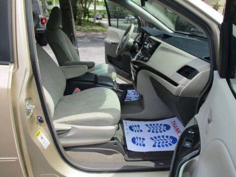 2012 Toyota Sienna Base 7-Passenger