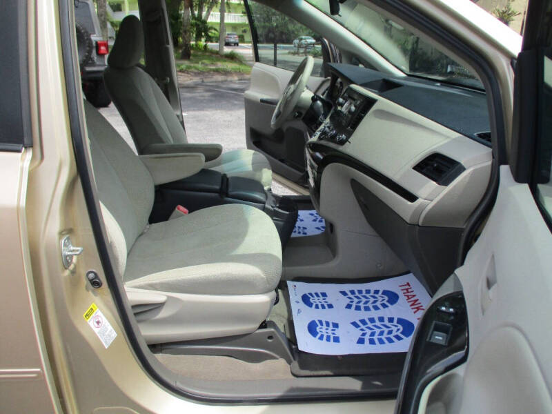 2012 Toyota Sienna Base 7-Passenger