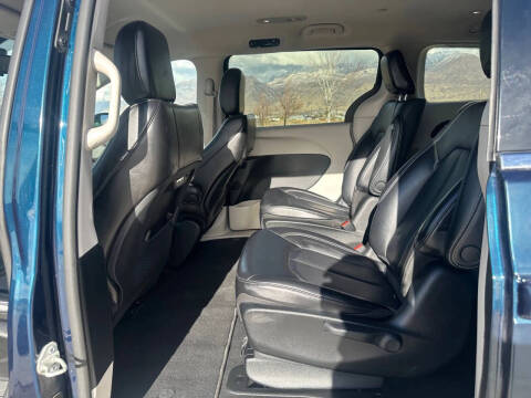 2023 Chrysler Pacifica Plug-In Hybrid Touring L