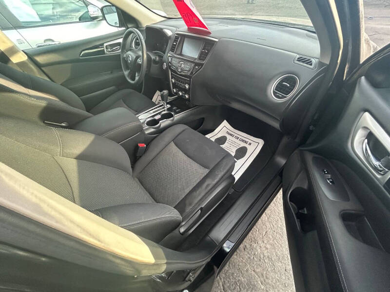 2017 Nissan Pathfinder SV