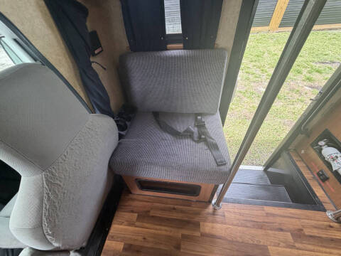 2017 Thor Motor Coach MAJESTIC 23A