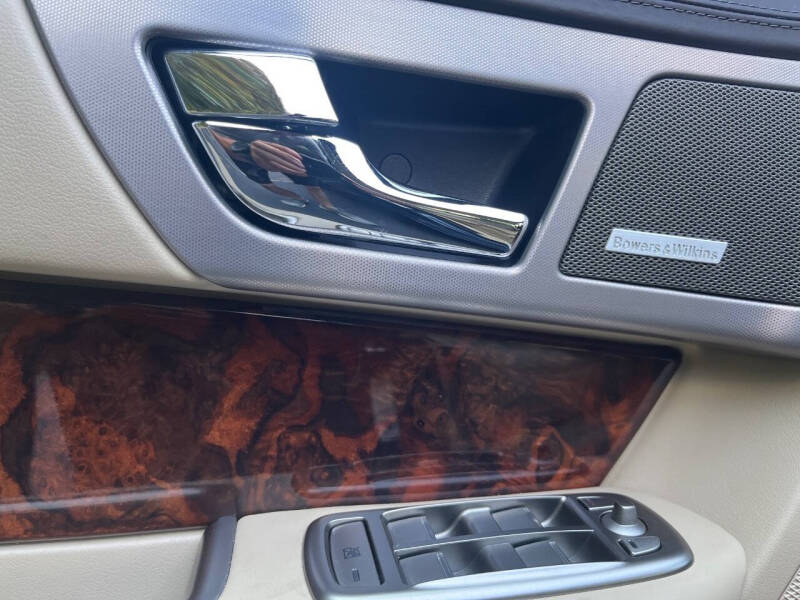 2009 Jaguar XF Premium Luxury