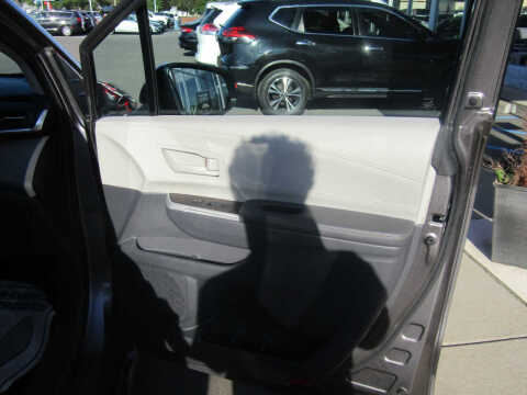 2022 Toyota Sienna LE 8-Passenger