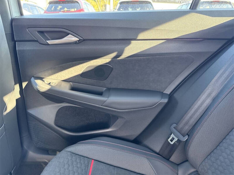 2025 Volkswagen Golf GTI SE