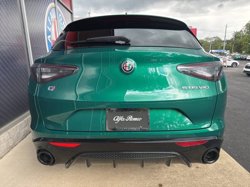 2025 Alfa Romeo Stelvio Intensa