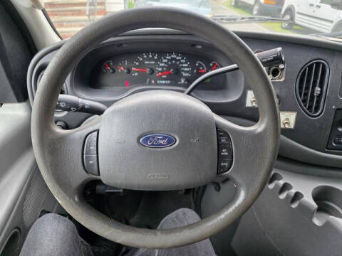 2005 Ford E-Series E-350 SD