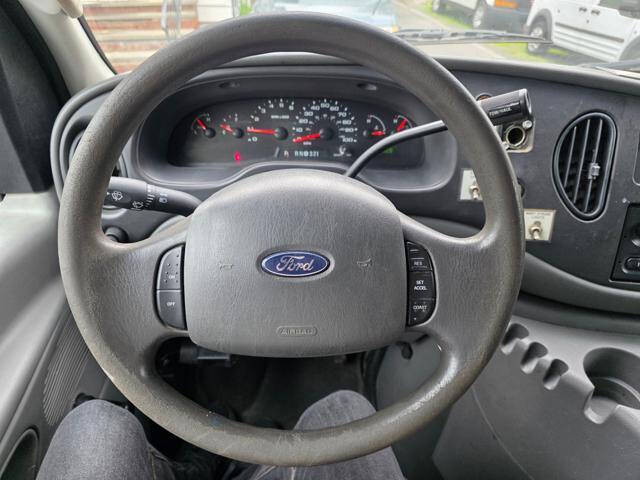 2005 Ford E-Series E-350 SD