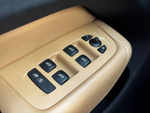 2023 Volvo XC60 B5 Ultimate Bright Theme