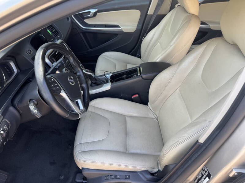 2016 Volvo V60 Platinum - Photo 10