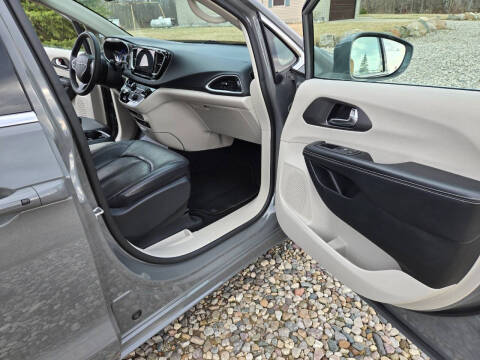 2022 Chrysler Pacifica Touring L