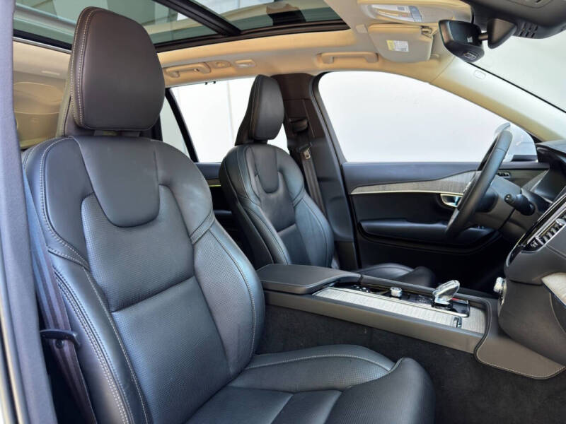2023 Volvo XC90 Recharge T8 Ultimate Bright Theme 6P