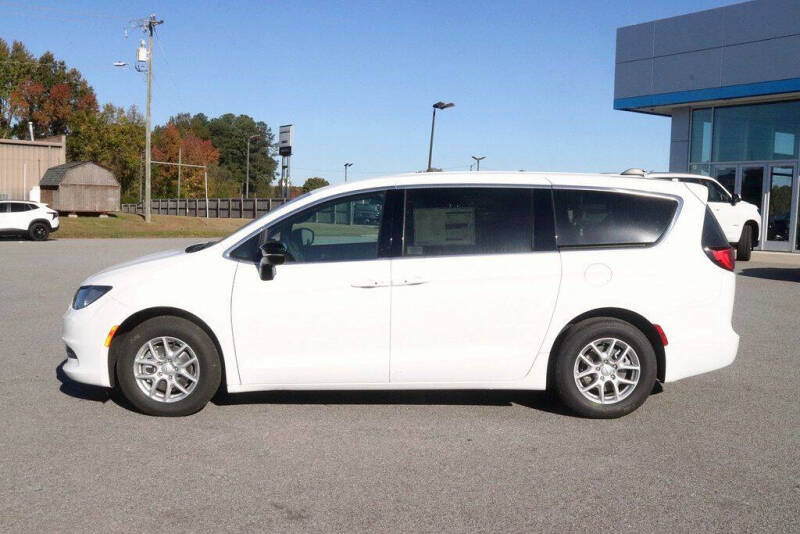 2026 Chrysler Voyager LX