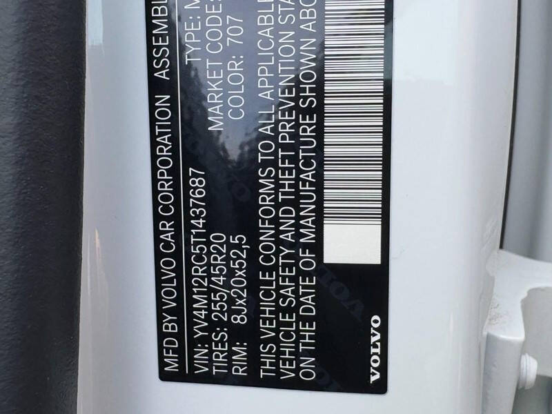 2026 Volvo XC60 B5 Plus