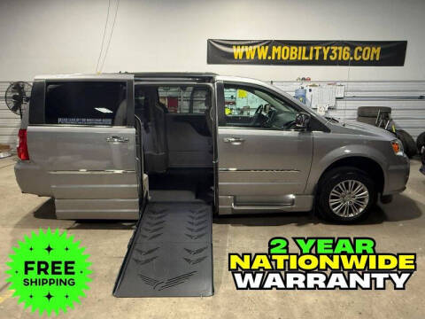 2016 Chrysler Town and Country Touring-L