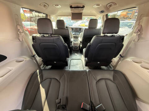 2017 Chrysler Pacifica Touring-L