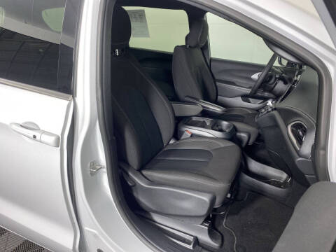 2024 Chrysler Pacifica Touring