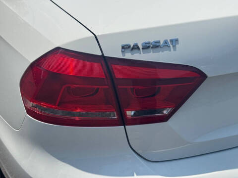 2014 Volkswagen Passat 1.8T S PZEV
