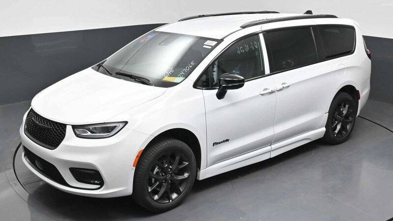 2026 Chrysler Pacifica Select
