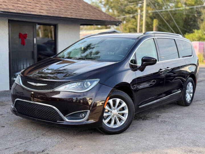 2018 Chrysler Pacifica for sale at Luma Motors LLC in Tampa, FL