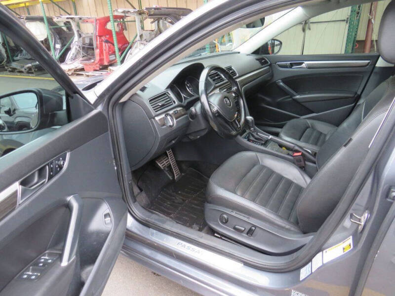 2017 Volkswagen Passat 1.8T SEL Premium