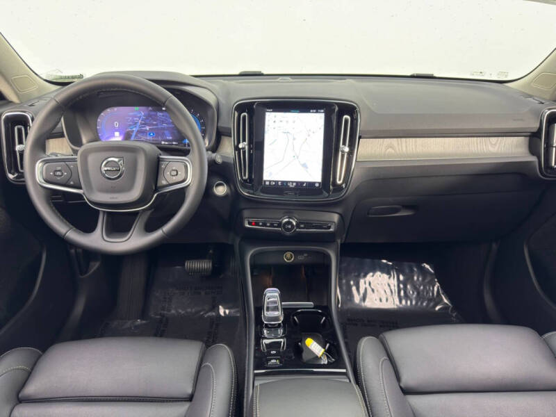 2024 Volvo XC40 B5 Plus Bright Theme