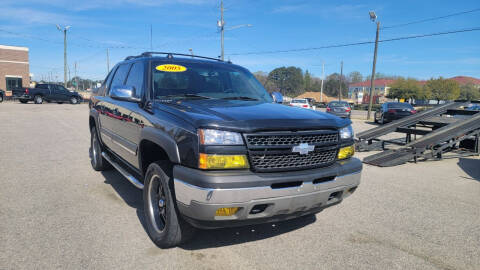 2005 Chevrolet Avalanche for sale at Kelly & Kelly Supermarket of Cars in Fayetteville NC