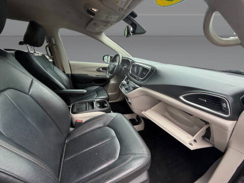 2020 Chrysler Pacifica Touring L