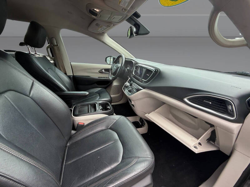 2020 Chrysler Pacifica Touring L