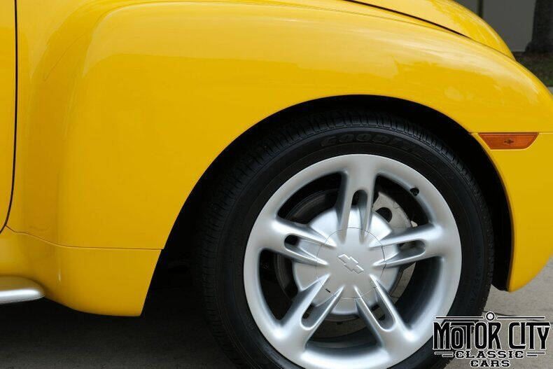 2004 Chevrolet SSR LS