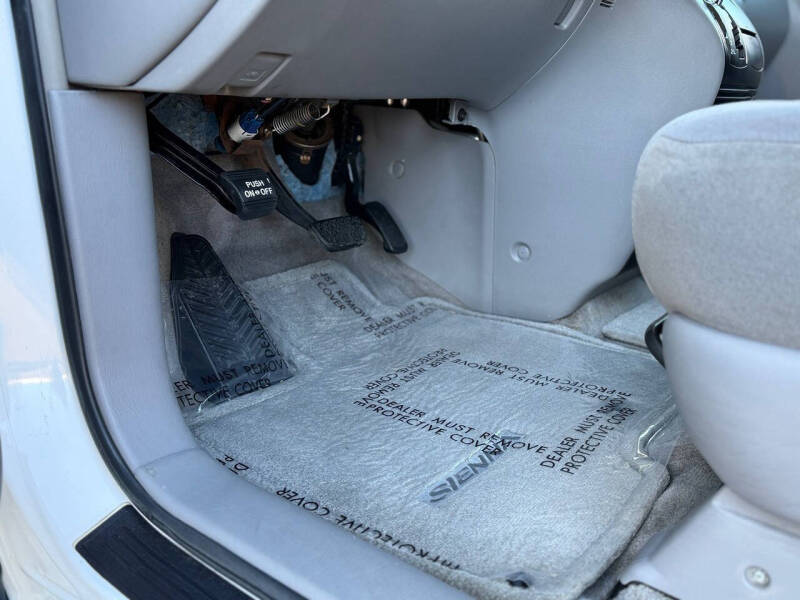 2005 Toyota Sienna LE 7 Passenger