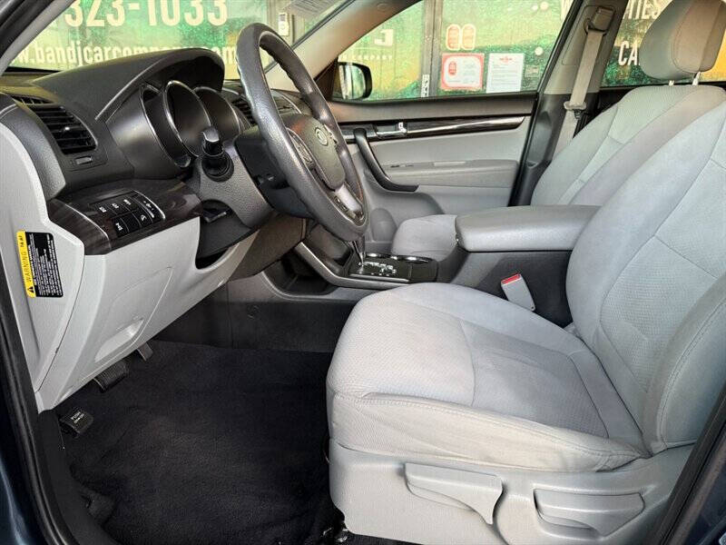2011 Kia Sorento LX