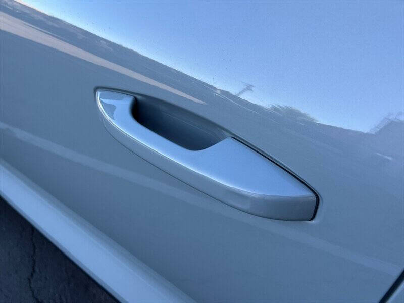 2024 Volvo XC40 B5 Core Dark Theme