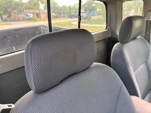 2004 Nissan Frontier XE