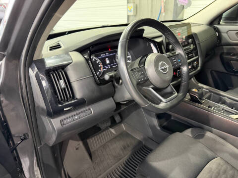 2022 Nissan Pathfinder SV