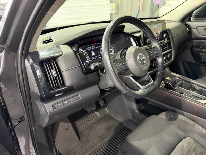 2022 Nissan Pathfinder SV