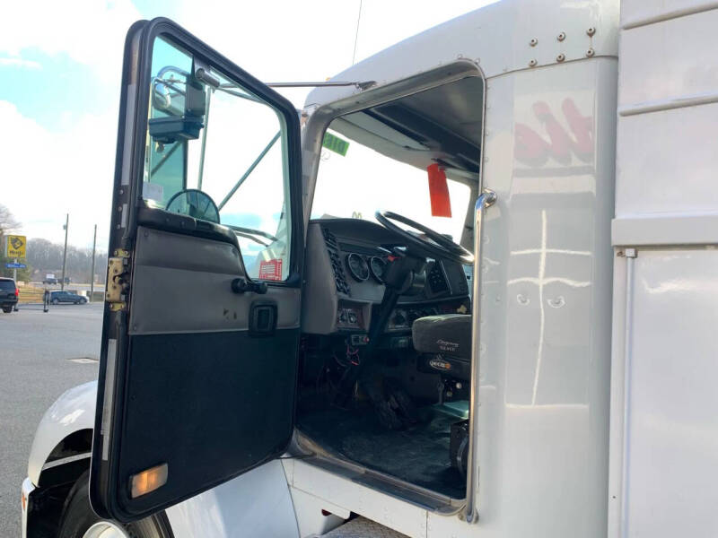 2006 Kenworth T300