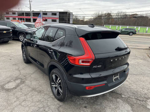 2023 Volvo XC40 B5 Plus Bright Theme