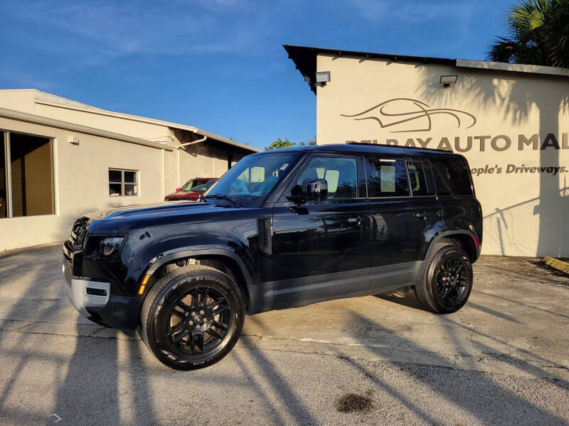 2025 Land Rover Defender S's photo