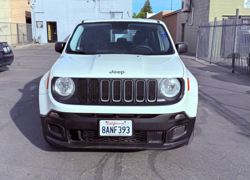 2017 Jeep Renegade Sport photo 3