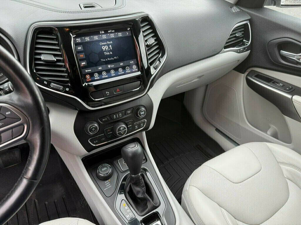 2019 Jeep Cherokee 28