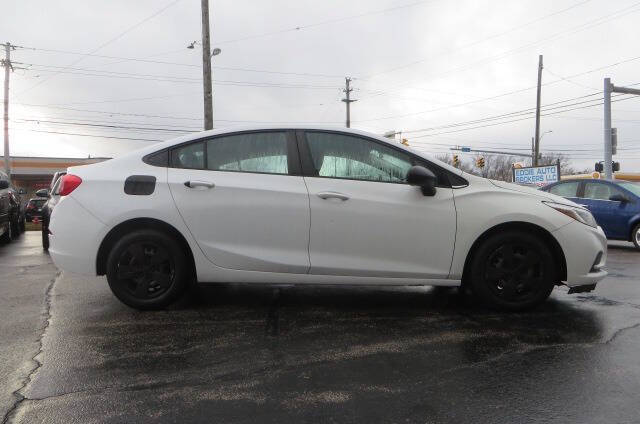 2017 Chevrolet Cruze LS photo 6