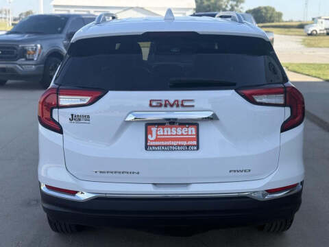 2024 GMC Terrain SLT