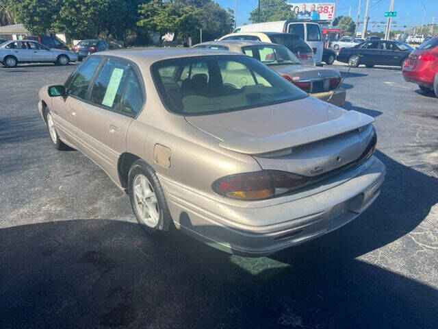1999 Pontiac Bonneville  - $1,500