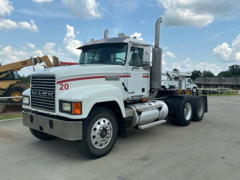 2001 Mack CH613