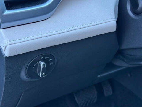 2025 Volkswagen Taos SE 4Motion