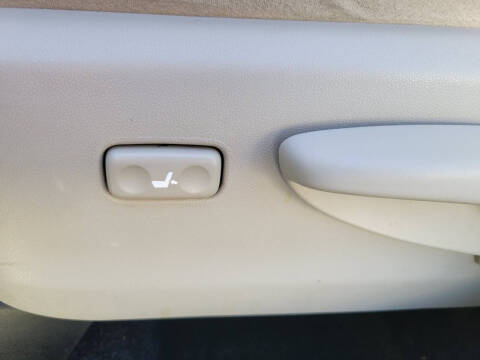 2013 Toyota Prius v Two