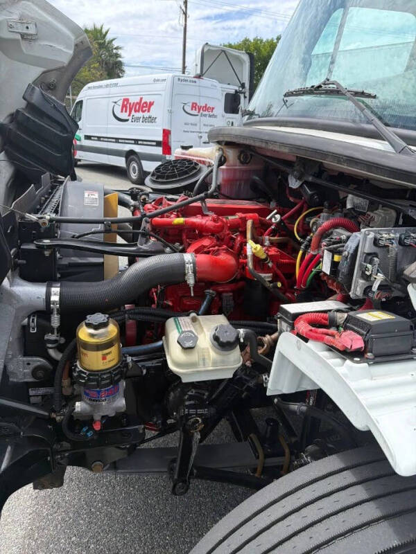 2017 Freightliner M2 106