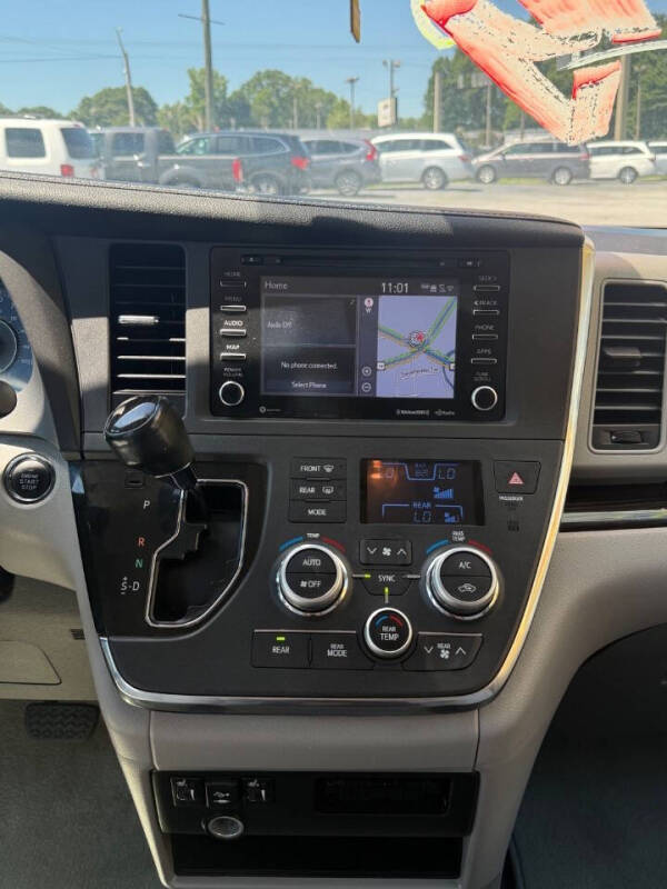 2018 Toyota Sienna XLE 8-Passenger