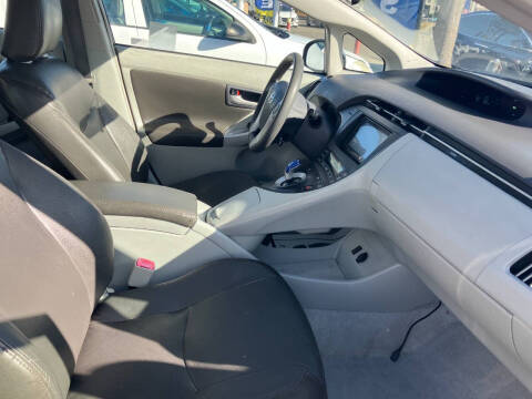 2010 Toyota Prius III