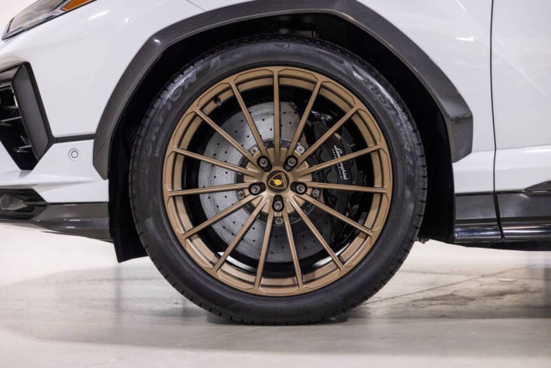 2023 Lamborghini Urus Performante